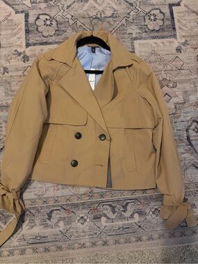 White House Black Market women’s short trench coat size Small NWT